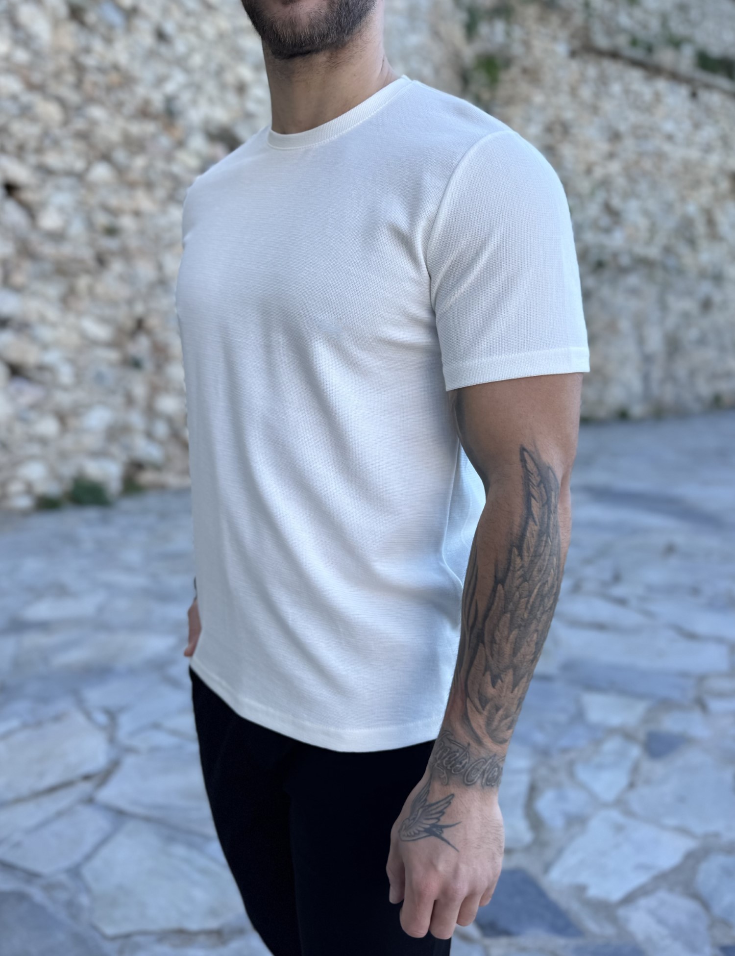 Ανδρική εκρού κοντομάνικη μπλούζα με ανάγλυφο ύφασμα R260334 φωτογραφία